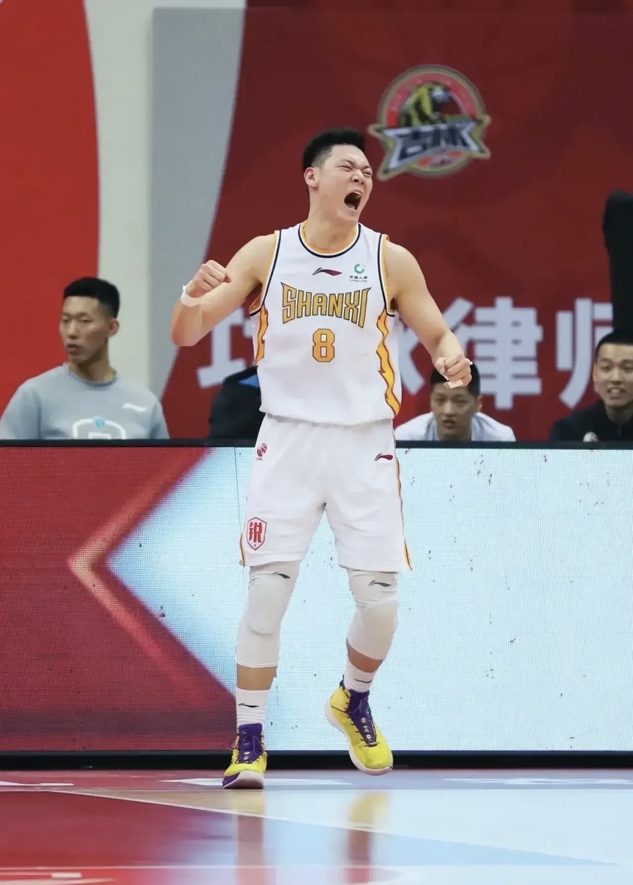 九游游戏平台冲刺阶段体能课后；金州勇士绝杀压哨备战CBA常规赛；悬念犹存；阵容厚度经受考验的简单介绍