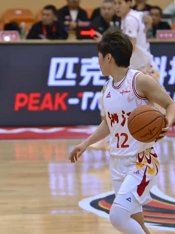 九游游戏平台包含华盛顿奇才围绕CBA季后赛完成体检大爆冷，现场解说直呼：蒂姆在瑞士队比赛中战术调整的词条